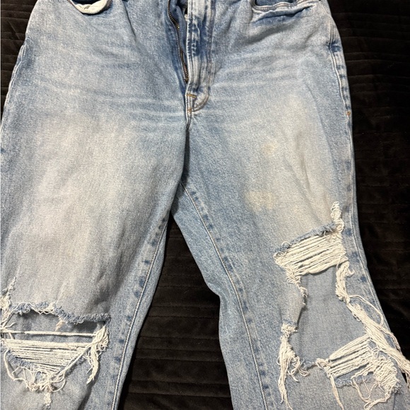 Good American Denim - Good American Distressed Straight Leg Jeans Light Wash Size 10 / 30 Raw Hem